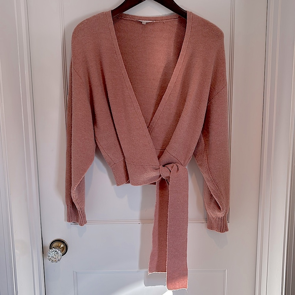 Wayf V-Neck Sweater in Dusty Pink